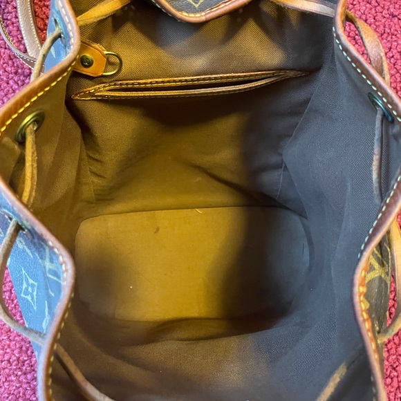 Louis Vuitton - Picture 3 of 5